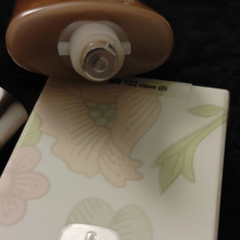 Clinique 122 Clove color Stay Matte oil free makeup. New with seal origi… - Picture 3 of 7